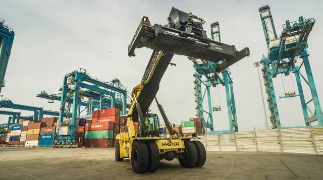 Además se ganaron 22 hectáreas para el almacenamiento de carga, nuevas edificaciones como el taller de mantenimiento, el edificio administrativo, la construcción del antepuerto, entre otros.