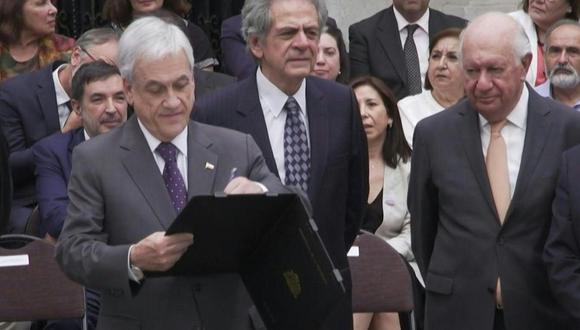 Sebastián Piñera promulga ley que habilita plebiscito para cambiar la Constitución de Chile. (AFP).