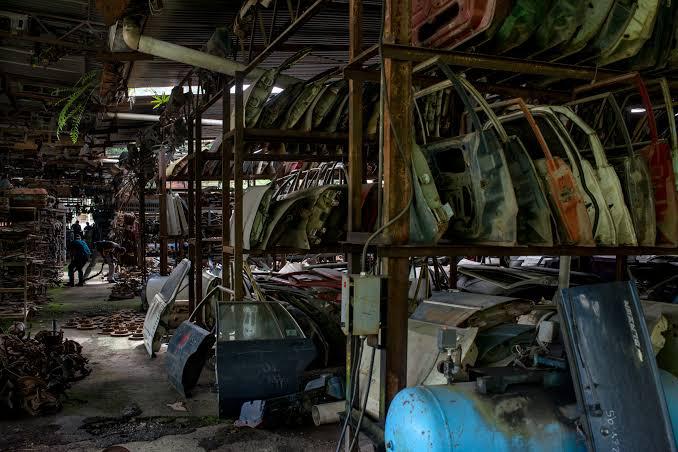 En el 2017, el gobierno de Maduro declaró que la chatarra de metal era “material estratégico”, crucial para el desarrollo industrial del país y el año pasado prohibió a cualquier compañía que no fuera Corpovez venderla o exportarla.