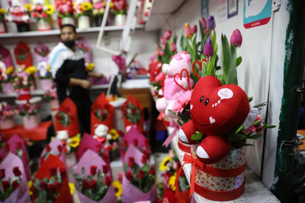 Día de la Madre | Personas hacen compras de último minuto en el mercado de  Flores por el Día de la Madre en el Rímac: “Es un día especial” | FOTOS |
