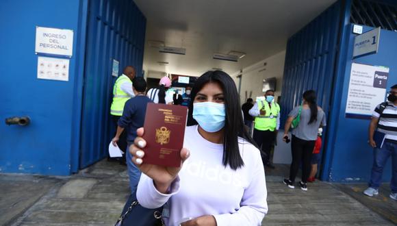 Migraciones tramitará pasaporte sin cita a quienes viajan al extranjero durante Semana Santa. Foto: Alessandro Currarino / @photo.gec