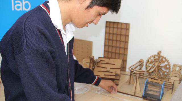 Con el desarrollo de proyectos y el uso de equipos tecnológicos de vanguardia, se demuestra a los alumnos lo divertido y sencillo que es la tecnología y se les presenta la posibilidad de un camino de desarrollo profesional.