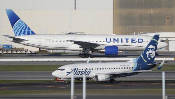 La FAA anunció a finales de marzo que aumentaría la supervisión de United Airlines para garantizar el cumplimiento de la normativa de seguridad. (EFE/EPA/JUAN G. MABANGLO).