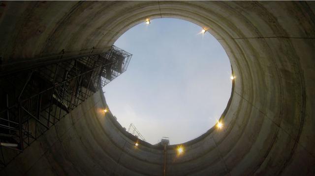 El ministro Gallardo y su comitiva verificaron el avance de las obras bajo tierra en los primeros 35 metros de un total de cinco kilómetros que medirá el túnel, el mismo que unirá la Vía de Evitamiento con el Mercado de Santa Anita. (Foto: MTC)