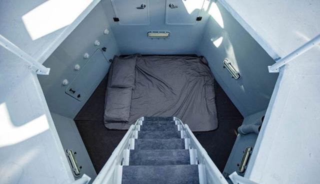 FOTO 6 |  Los diseños de Hughes fueron alterados eventualmente hasta que consiguió el permiso oficial de que pudiesen ser usadas como casa. De hecho, su prototipo de casa puede colocarse en terreno desigual e incluso, usar cuerdas guía para fijarlo.