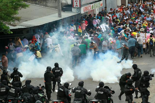 La ministra de Salud de Bolivia, Gabriela Montaño, informó a través de Twitter de que era atendido en un hospital de la ciudad oriental de Santa Cruz un varón de 35 años "con herida de proyectil en abdomen", quien "se encuentra en estado crítico". (Foto: AFP)