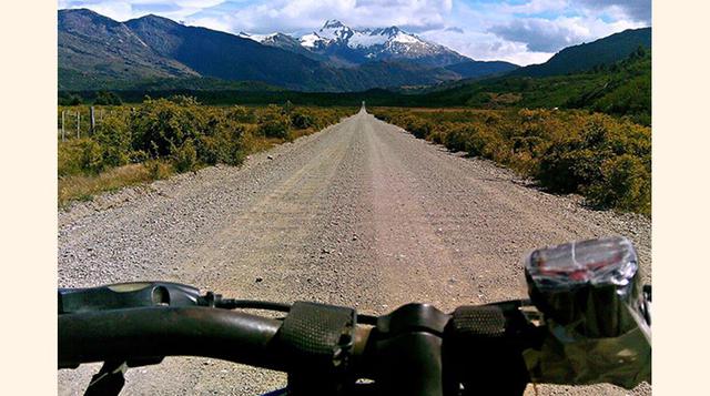 Carretera Austral – Chile, se encuentra en una de las regiones más hermosas de Sudamérica: la Patagonia, en Chile. Atraviesa por varios de los lugares más hermosos y surrealistas del planeta, proporcionándonos una experiencia única.