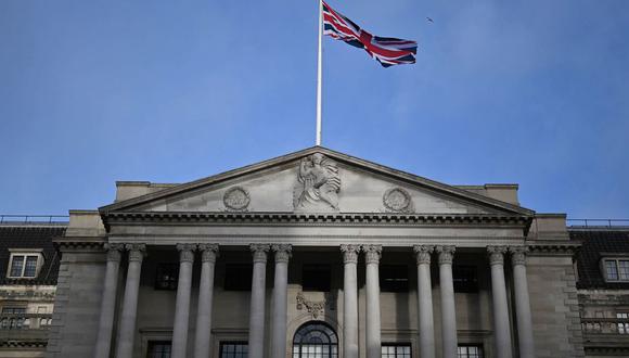 Una imagen muestra el Banco de Inglaterra, el banco central de Gran Bretaña, en la ciudad de Londres el 2 de febrero de 2023 | Foto: JUSTIN TALLIS / AFP