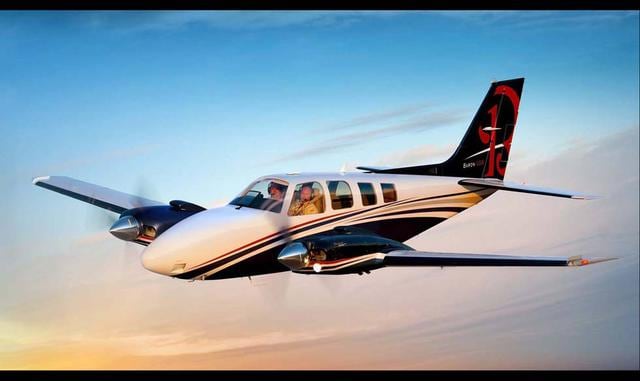 FOTO 4 | 12. Beechcraft Baron. Precio: US$ 200.000. Es uno de los más populares aviones doble turbina. En el interior del Baron hay capacidad para seis pasajeros. Estos aviones vienen con dos motores de 300 caballos de fuerza, que pueden volar a 200 nudos