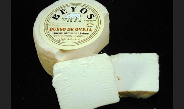 El queso de Los Beyos es un tipo de queso que se elabora en los concejos de Ponga y Amieva en el Principado de Asturias y en el municipio leonés de Oseja de Sajambre, España. Los Beyos es un desfiladero tallado por el río Sella y conocido como Garganta o 