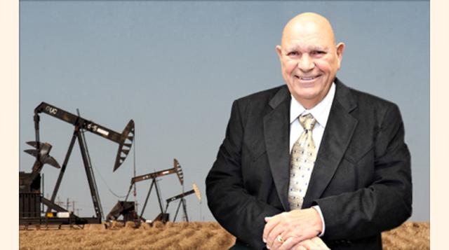 Mack C. Chase. Posee un patrimonio de US$ 650 millones, quien acumuló en los campos petroleros de Permian Basins. Es propietario de Mack Energy Corporation, empresa de exploración y producción de petróleo y gas, y de Deer Horn Aviation, un servicio de cha