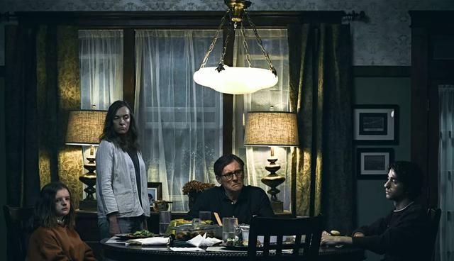 FOTO 4 | 4. Hereditary. La matriarca de la familia Graham falleció, y con su deceso comienzan a revelarse oscuros secretos de su ancestros. En su estreno consiguió US$ 13 millones. (Foto: IMDB)