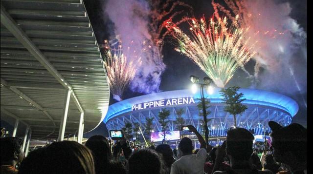 La puesta en escena más extensa Se realizó en el Año Nuevo 2016 en la "Philipine Arena", ubicada en Ciudad de Victoria Bocaue Bulacan (Filipinas). Contó con 810.904 fuegos que encendieron el cielo por una hora, un minuto y 32,35 segundos.