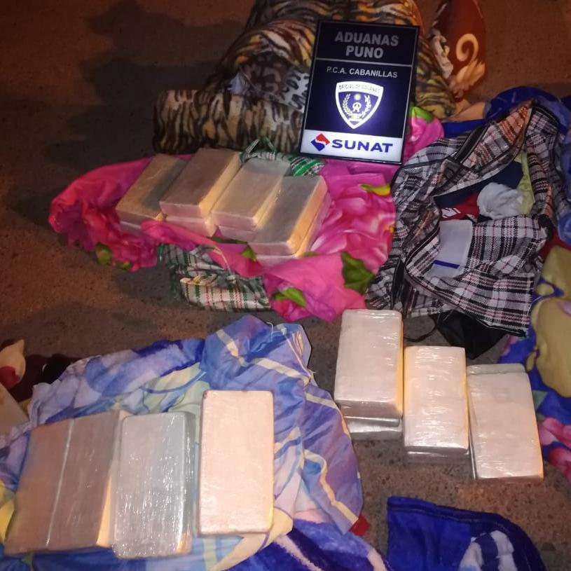 Nueve ciudadanos peruanos viajaban con más de setenta kilos de cocaína tipo ladrillo. (Foto: Difusión)