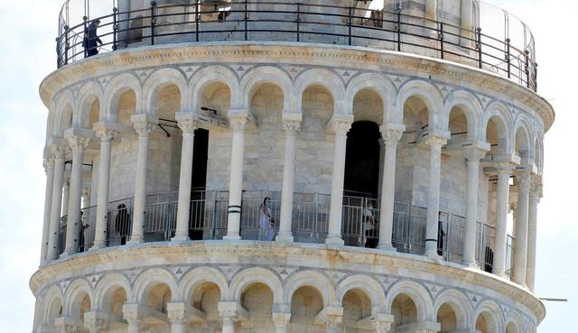 La Torre de Pisa, el campanario más famoso del mundo debido a su inclinación, abrió después de casi tres meses de cierre por el coronavirus. (EFE/EPA/FABIO MUZZI).