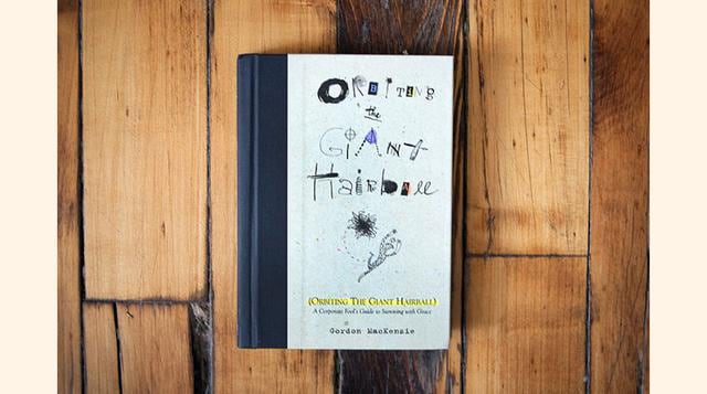 Orbitando la enorme bola de pelo (Orbiting the Giant Hairball), Gordon MacKenzie. “Es uno de los dos mejores libros sobre la creatividad y uno de los mejores libros de negocios de cualquier tipo, incluso cuando es casi un libro anticorporativo”. (Foto: or