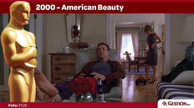 American Beauty. ¿Hasta dónde puede llegar la crisis de los cuarenta años? ¿Hasta qué punto se confunden la locura con la sanidad, las buenas costumbres con el histrionismo? Sam Mendes ofrece una joya audiovisual con una excelente actuación de Kevin Space