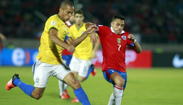 Miranda. Al medio de la defensa estaría Miranda, central del Inter de Milán. Juega por los italianos desde este año y su carta pase puede llegar a costar más de 16 millones de dólares. (AFP)