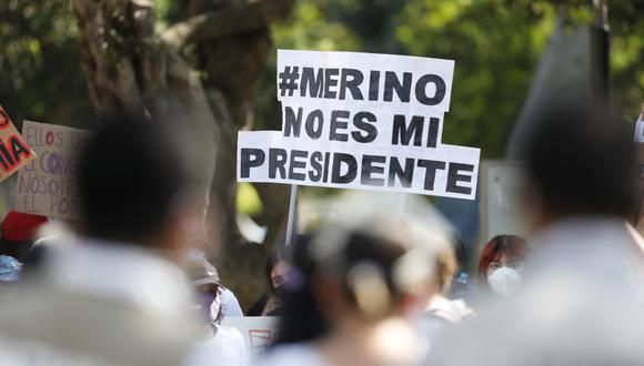 Miles de manifestantes que salen diariamente a la calle a protestar contra Manuel Merino y su Gobierno dirigido por el primer ministro Ántero Flores-Aráoz.