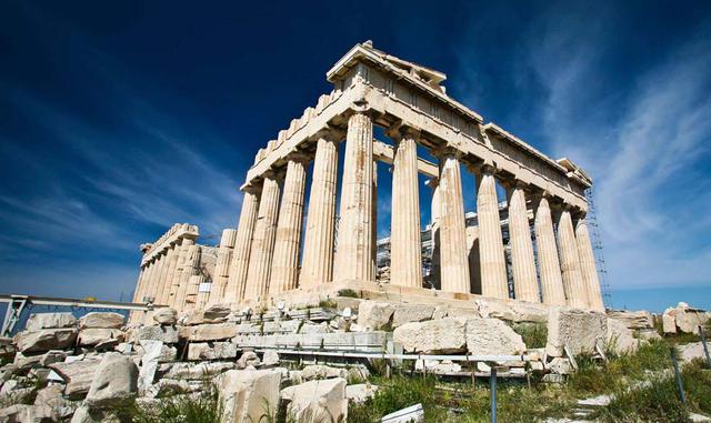 LA ACRÓPOLIS DE ATENAS, GRECIA. La más representativa de las acrópolis griegas fue construida entre 460 a.C. y 430 a.C. La función de las acrópolis era defender la ciudad y realizar cultos religiosos, por eso siempre estaban ubicadas en el punto más alto 