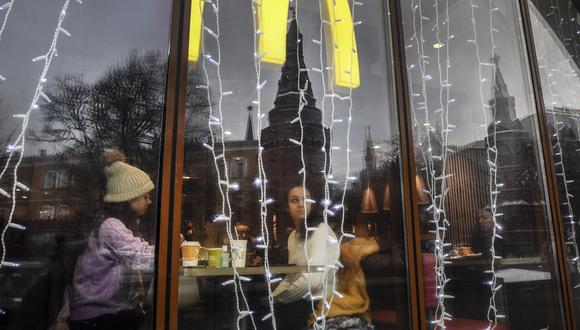 Se espera que el primer “McDonald’s ruso” abra sus puertas el próximo 12 de junio, coincidiendo con el Día de Rusia, una fiesta nacional en este país. (Foto: Alexander NEMENOV / AFP)