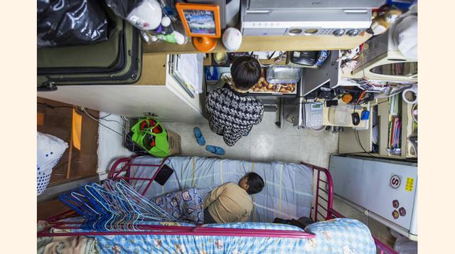 En un departamento de 18.2 metros cuadrados en Hong Kong, una madre gasta US$ 487 al mes para vivir ahí con su hijo. (Foto: Reuters)