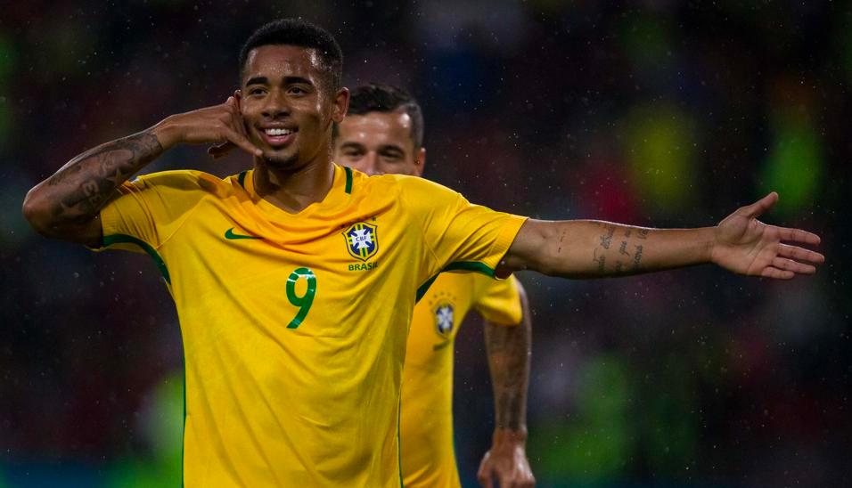 FOTO 1 | 1. Gabriel Jesús (Brasil. Delantero. Manchester City. 22 años)
El delantero del Manchester City lleva algunos años en la elite del fútbol mundial e incluso fue el delantero centro titular de Brasil en el Mundial de Rusia 2018 (no hizo ningún gol).
 
El campeón olímpico en Río de Janerio 2016 y subcampeón del Mundial sub-20 de Nueva Zelanda 2015 espera conseguir su primer título con la absoluta en esta Copa América. (Foto: EFE)