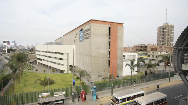 13. Después de superar algunos contratiempos por los recortes de partidas presupuestarias para culminar la obra, el nuevo local de la BNP, considerado uno de los más modernos y funcionales de América Latina, fue inaugurado el 27 de marzo de 2006, en una g