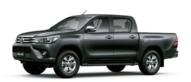 Toyota Hilux. Con 7 versiones disponibles, hay 8,969 de estas pick up recorriendo distintas zonas. Tiene tres motores disponibles: 2GD, 1GD y 2TR. Además, cuenta con  una potencia de hasta 174.3HP. (Foto: Difusión)