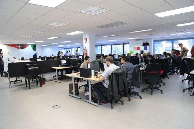 Las normas de convivencia son fundamentales para que el trabajador esté a gusto no solo con sus compañeros de trabajo, sino también con sus labores asignadas. (Foto: EFE)