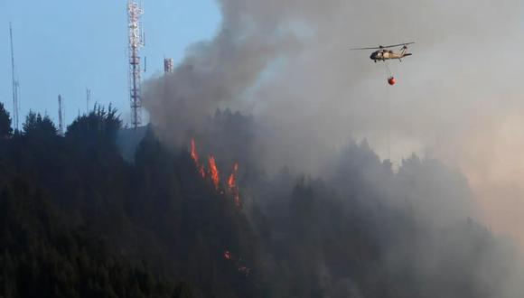 Los fuegos más preocupantes son los de los cerros orientales y del cerro El Cable, en Bogotá, pues el humo se extiende por buena parte de la capital y está afectando la calidad del aire y las operaciones aéreas. (Foto: difusión)