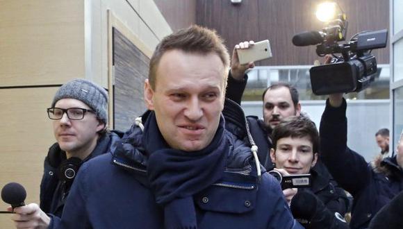 El propio Navalni, de 45 años, admite que no sabe cuándo concluirá lo que él llama “viaje espacial”, ya que el pasado viernes supo que irá otra vez a juicio por un nuevo caso penal en su contra. (Foto: EFE)