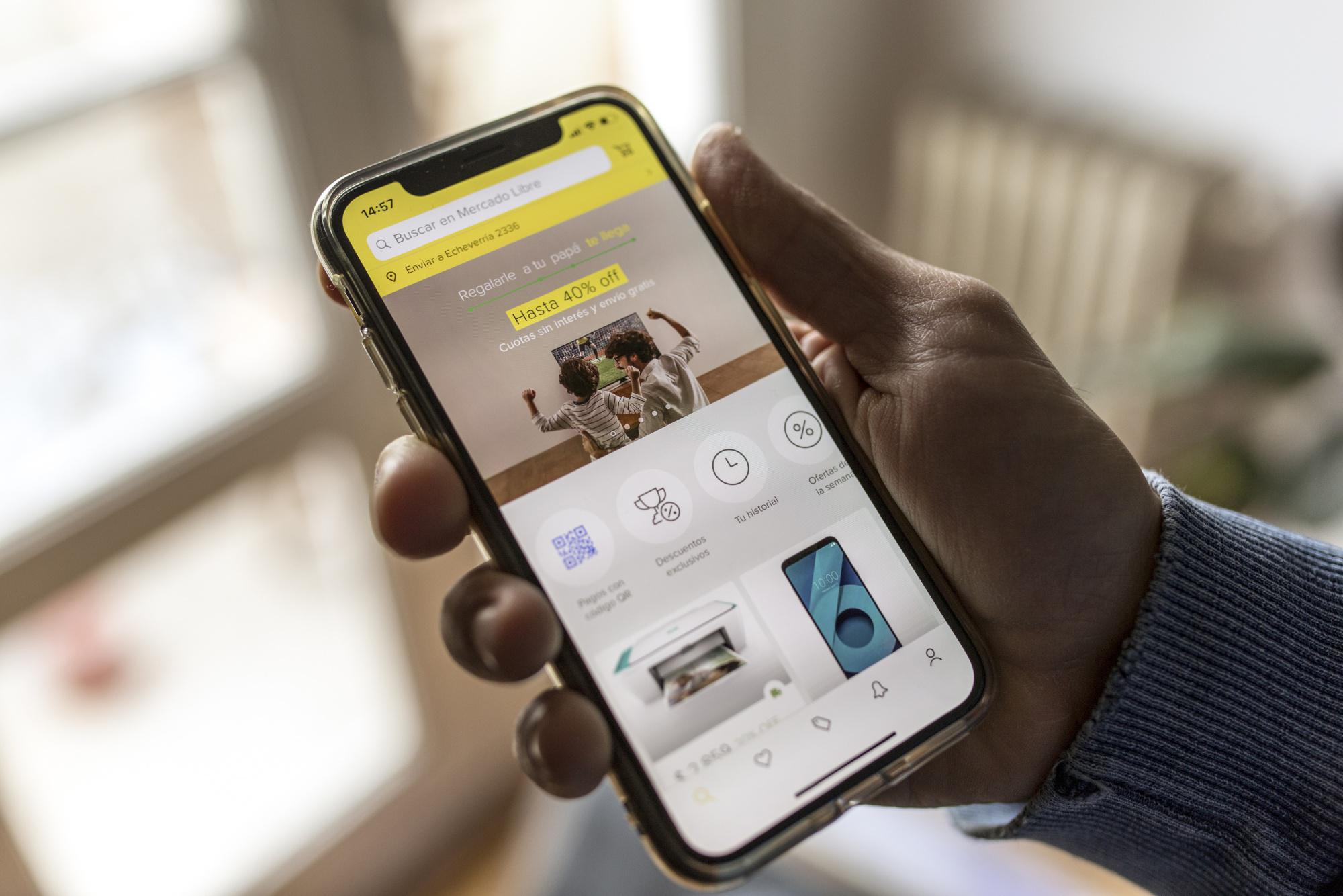 MercadoLibre tiene una operación logística mucho más grande, además de servicios de pago en línea y más de 11 millones de vendedores que ofrecen más de 270 millones de artículos.