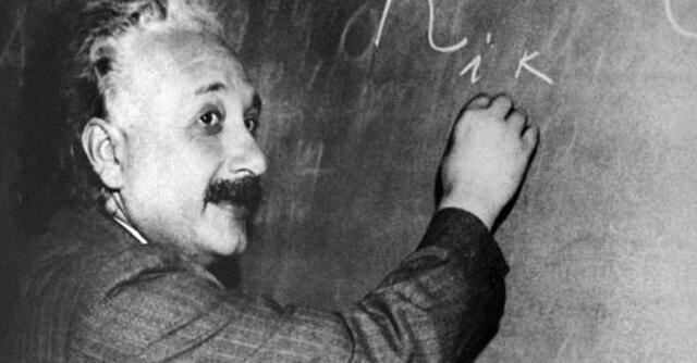 FOTO 11 | 11. Albert Einstein
“Si quieres vivir una vida feliz, relaciónala a un objetivo, no a una cosa o una persona”  (Foto: Difusión)