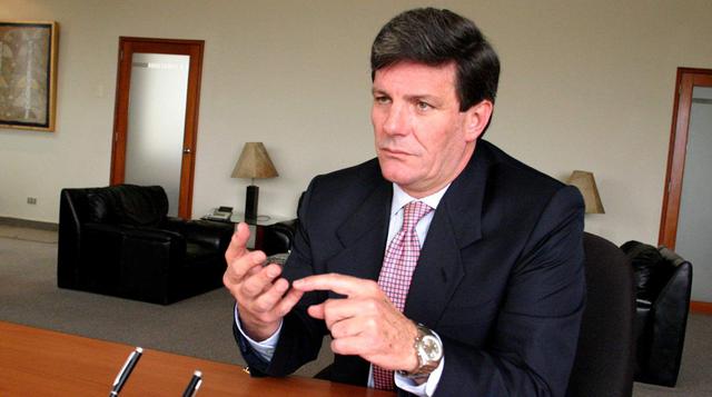 Rafael Rey Rey. Fue designado como miembro del directorio del BCR el 28 de octubre de este año en representación del Congreso de la República. Es  ingeniero industrial de profesión. En los años 90 fue diputado por el Fredemo, de la que renunció en el 2001