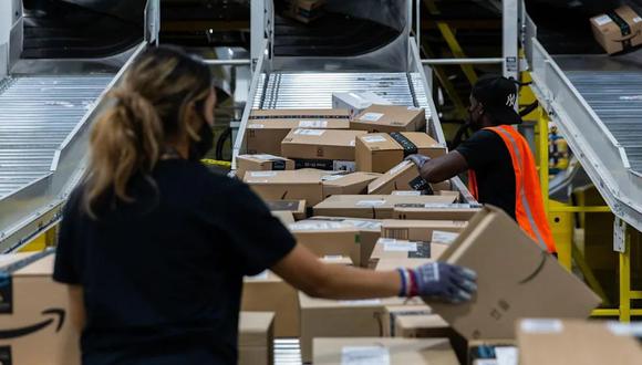 “Varios vendedores externos informaron que sintieron que no tenían más remedio que pagar por Fulfillment by Amazon para vender sus productos”, dijo Chris Evans, portavoz de Jayapal, refiriéndose a la investigación y el informe de los demócratas de la Cámara de Representantes.