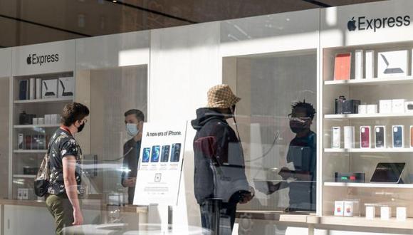 Apple ha estado ofreciendo pruebas de COVID-19 en el sitio para los empleados que regresan a sus oficinas y también ha proporcionado kits de prueba por correo para trabajadores minoristas y corporativos. (Bloomberg)