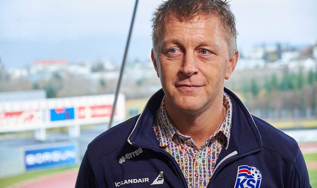 FOTO 7 | Entrenador. El líder del cuadro islandés es Heimir Hallgrímsson, un dentista que vive en la isla de Heimaey, en el archipiélago Vestmannaeyjar.

Este lugar tiene menos de 5,000 habitantes, pero miles de frailecillos. Y sí, debe volar o navegar cada vez que se dirife a Reykjavík.