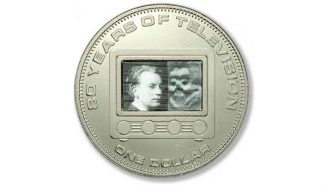 Islas Cook. (Islas Cook)  En 2006, su gobierno democrático acuñó una moneda en honor a los 80 años de la televisión. De un lado, se aprecia a una de las primeras imágenes que expulsó este aparato y por el otro a John Logie Baird, quien es  el inventor del