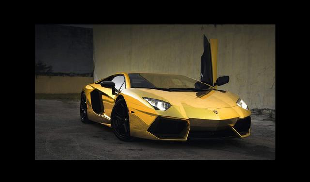 Foto 2 | Lamborghini Aventador. Tiene un motor V12 que también garantiza total potencia.