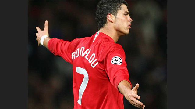 En el 2009, CR7 fue transferido desde el club inglés Manchester United al español Real Madrid por la cifra record de US$ 132 millones.