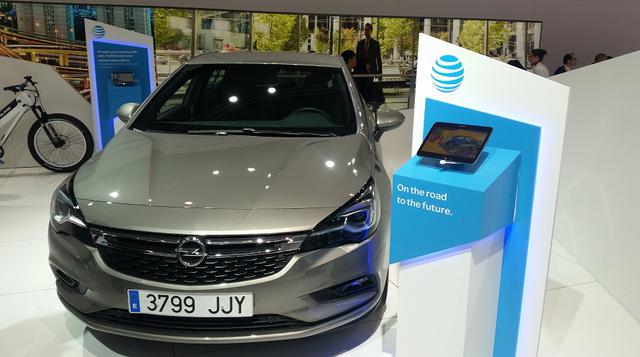 Konica Minolta se asoció con una marca china para elaborar su modelo exclusivo para el MWC 2016.