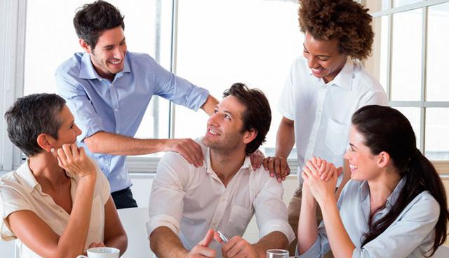 FOTO 5 | 5. Dales oportunidades de crecimiento y aprendizaje
Las empresas necesitan darle a sus empleados oportunidades para crecer, aprender y triunfar más allá del punto en el que iniciaron en la compañía. Los empleados están buscando trabajos que les permitan mantenerse actualizados, o trabajos en los que les ayuden a capacitarse mejor.