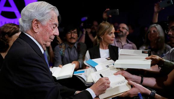 El Premio Nobel de Literatura, Mario Vargas Llosa, durante la presentación este martes de su nueva novela, "Tiempos recios" en Madrid. (Foto: EFE)