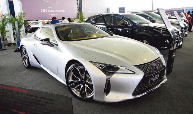 FOTO 7 | Lexus LC 500H. Centro de gravedad ultrabajo. Faros LED de triple dimensión, neumáticos run-flat y tacómetro cambiante.