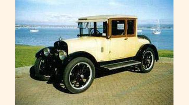 Un auto Studebaker Light Six (1922). Hoy un carro similar para la época, como un sedan para una familia mediana cuesta en promedio US$ 25,000.