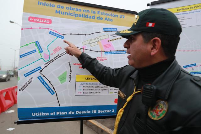 El comandante PNP John Alfaro, jefe de Tránsito de Lima Este, confirmó que en las primeras horas del día se reportó congestión. (Fotos: Lino Chipana)