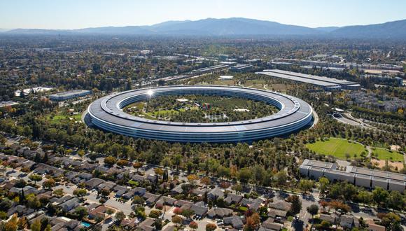 Apple, con sede en Cupertino, California, asigna anualmente una cantidad determinada de dinero a cada una de sus principales divisiones para gastar en investigación y desarrollo, recursos y contrataciones. Photographer: Sam Hall/Bloomberg