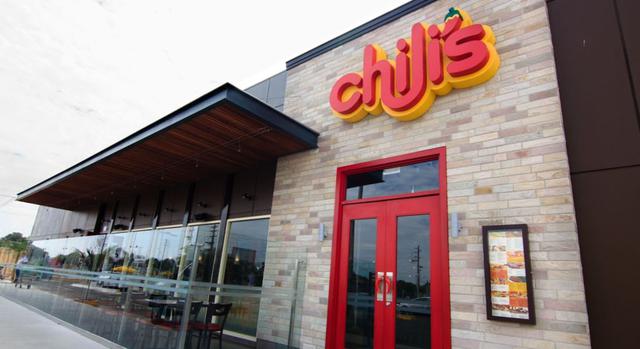 La cadena de restaurantes Chili’s abrió un nuevo restaurante en el Open Plaza Angamos, en Surquillo. Es el número 22 en el país y el segundo en lo que va del año. Chili’s proyecta abrir más locales en Lima y espera ingresar a Plaza Lima Sur, en Chorrillos