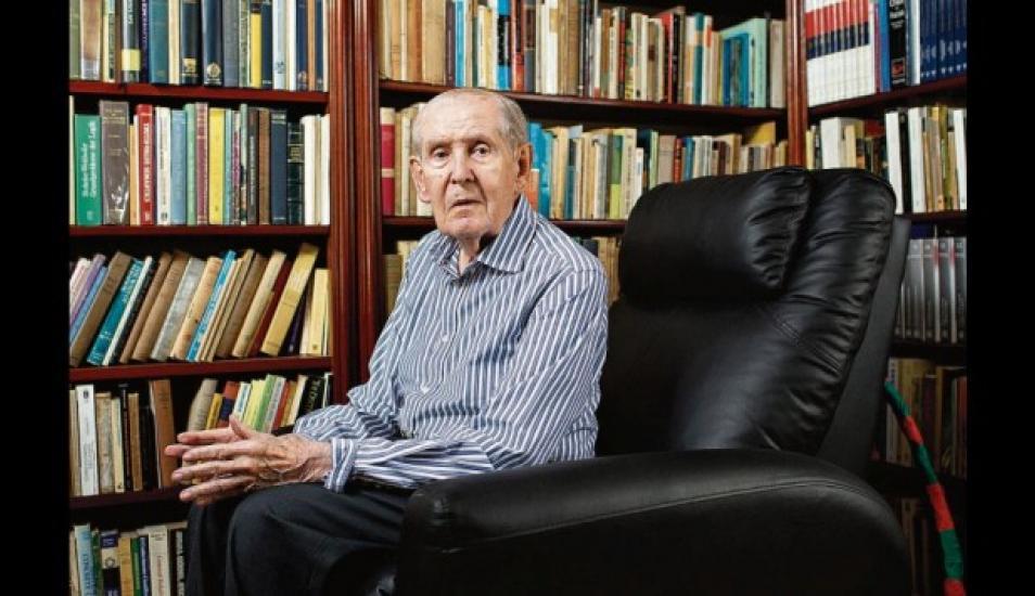 Francisco Miró Quesada Cantuarias.